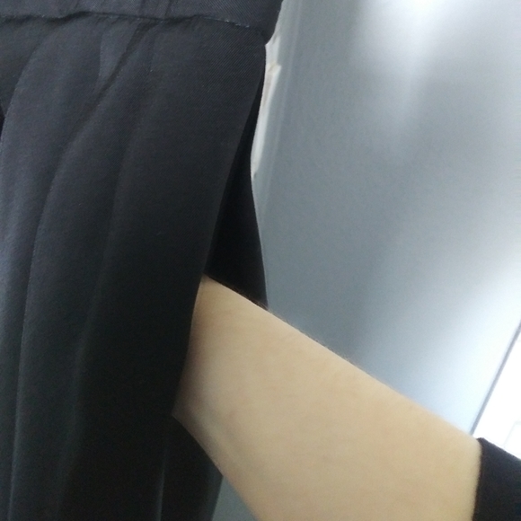 Pleated Skirt with Pockets - Picture 3 of 3